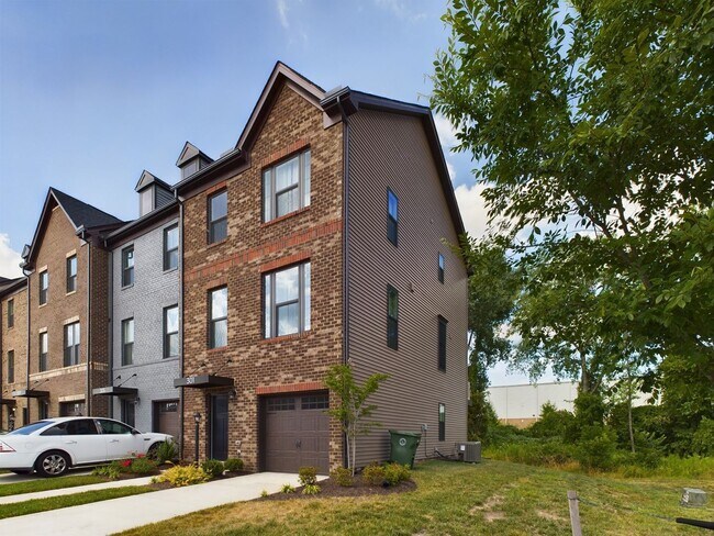 Photo - 301 W 20th St Townhome