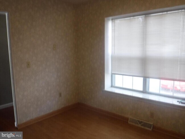 Building Photo - 821 Commons Ln