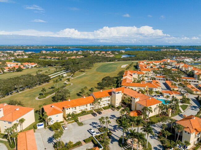 Foto del edificio - 5060 Harmony Cir
