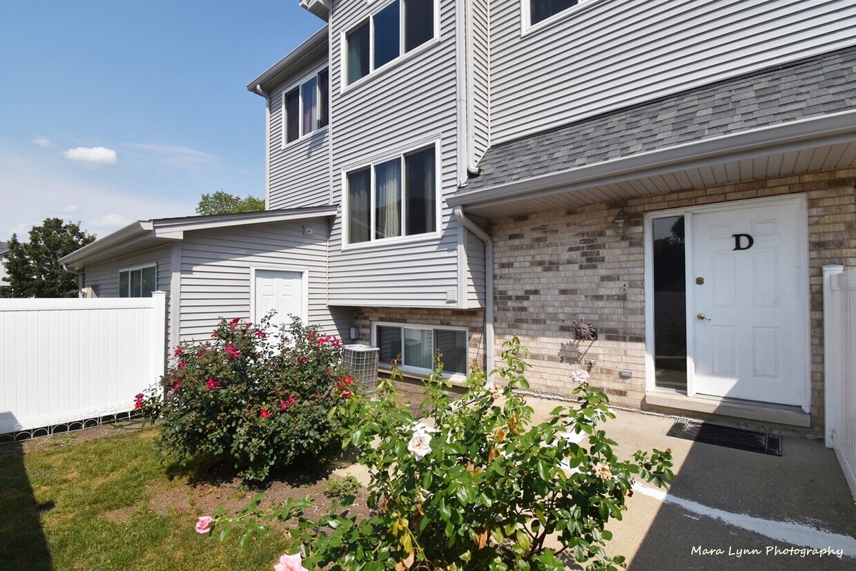 Primary Photo - 321 Park Ridge Ln