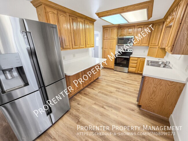 Building Photo - 1280 N 325 E