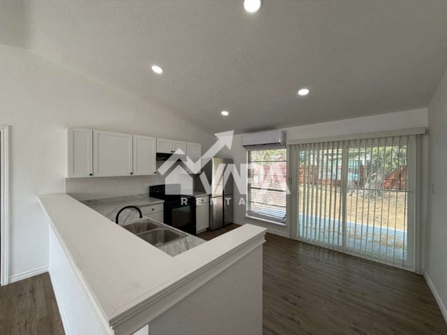 Building Photo - 5535 Indian Desert St