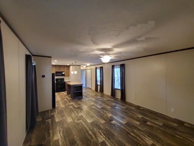 Building Photo - 813 Alaska