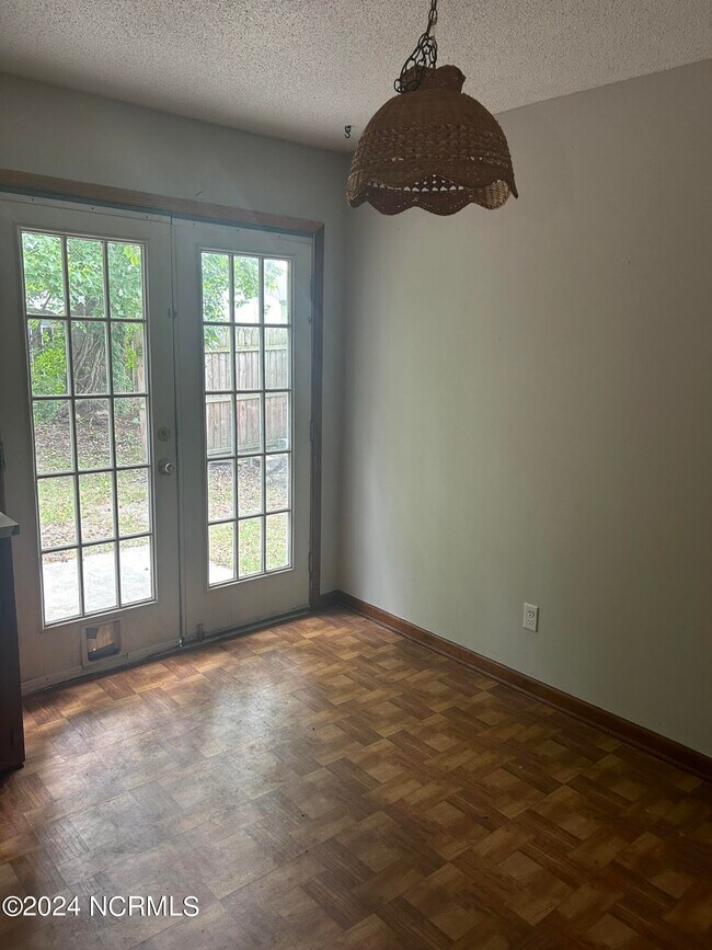 Building Photo - 208 Lindbeth Dr