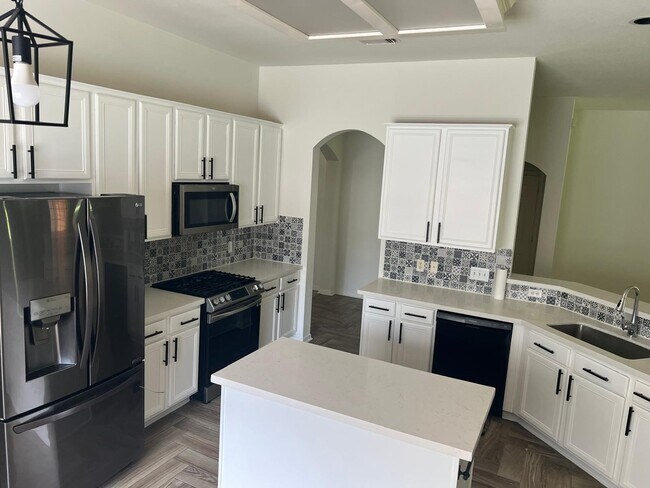 Building Photo - 5523 Waverdale Ct
