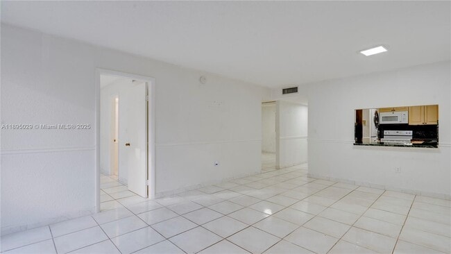 Foto del edificio - 10000 NW 80th Ct