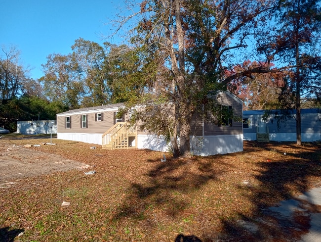 Building Photo - 253 Ceceile St