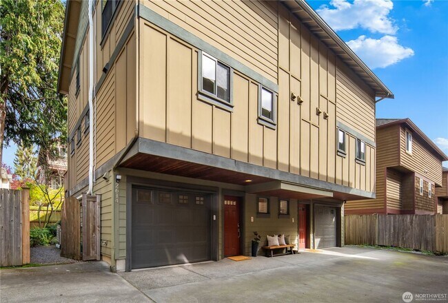 Foto del edificio - Downtown Ballard 3 bd 2.5 bath townhome in Great School district and minutes to Ballard Locks