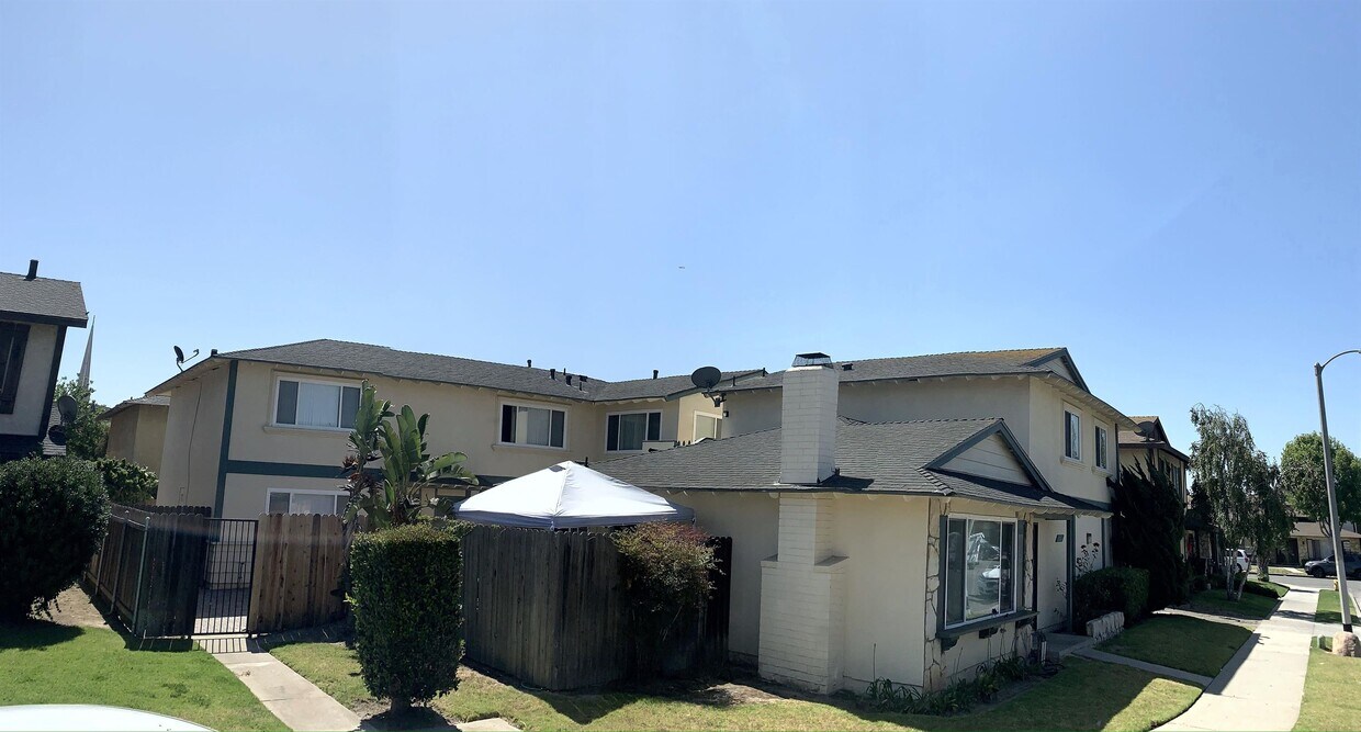 Primary Photo - 520 J Ct