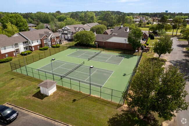 ¡Canchas de tenis - Inverness Apartments