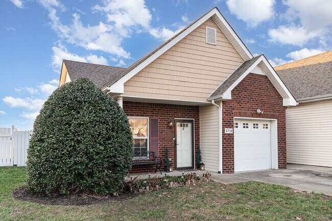 Building Photo - Stylish Furnished 2BR Retreat w/ Garage | ...