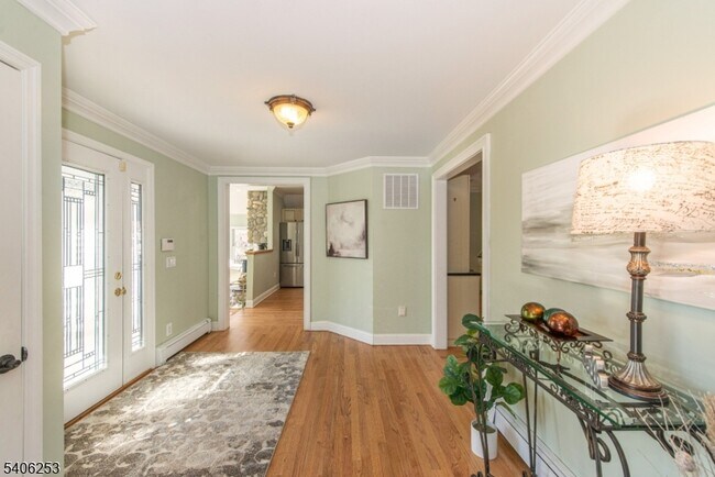 Building Photo - 414 Mineral Springs Dr