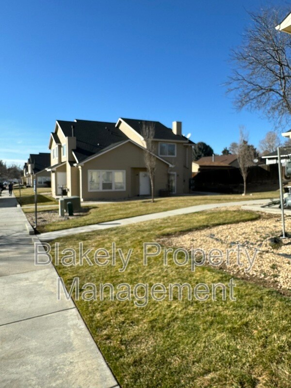 Foto del edificio - 153 N Midland Blvd