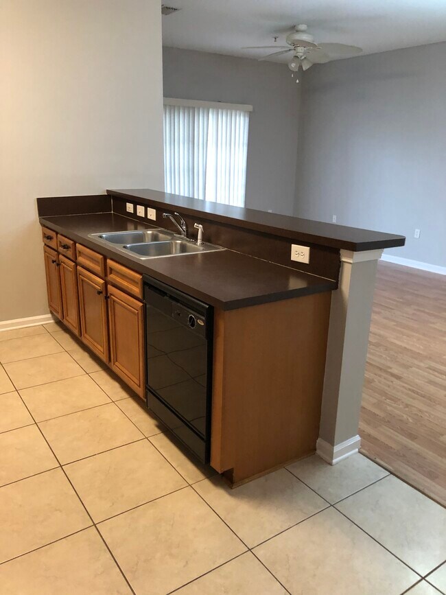 Building Photo - 8226 Green Parrot Rd