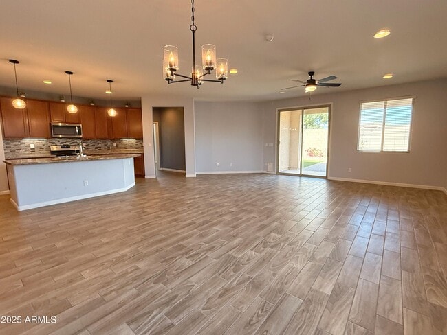 Building Photo - 7516 W Darrel Rd