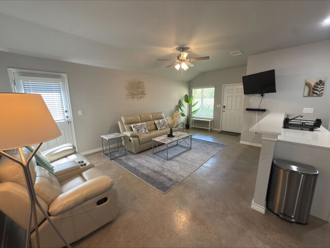 Foto del edificio - 1204 N 8th St