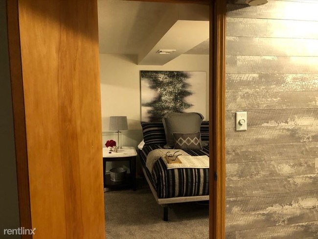Foto del edificio - 1 br, 1 bath Apartment - 227 E 10thStreet