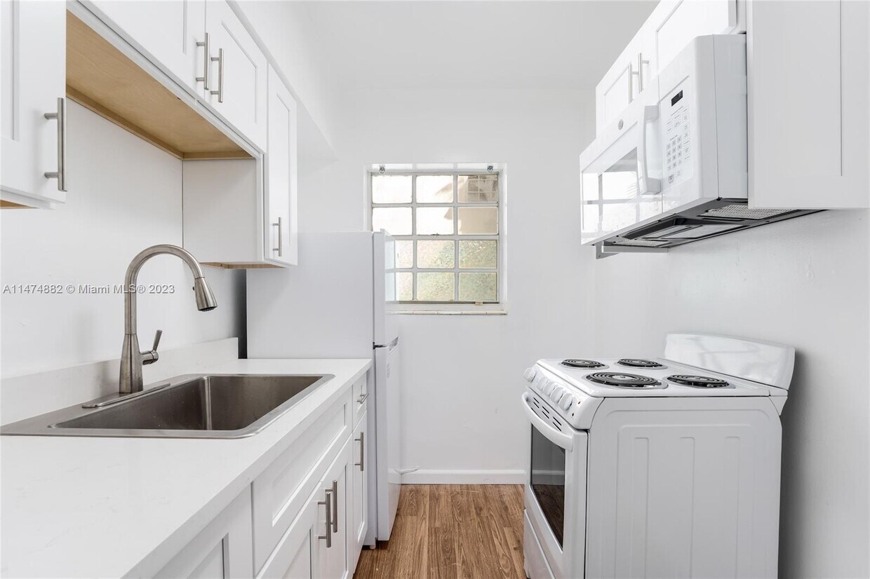 Primary Photo - 635 8th St