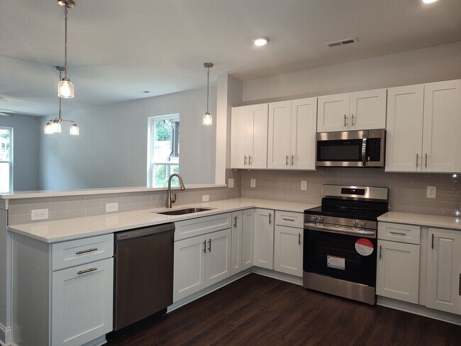 Foto del edificio - New Build end-unit townhome in the Druid H...