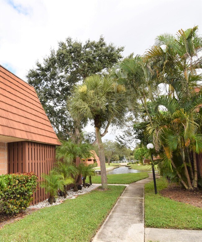 Building Photo - 825  CenterStreet 47b Jupiter Fl 33458