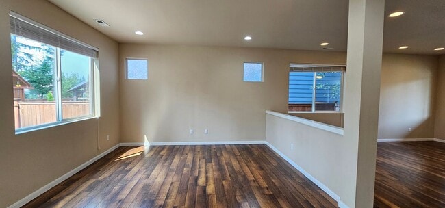 Foto del edificio - Spacious Port Orchard Home