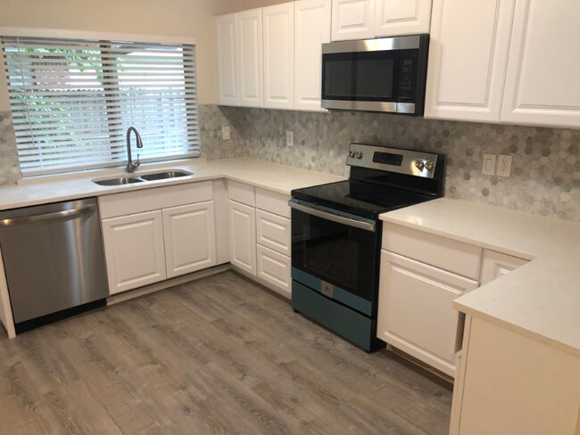 Building Photo - 1405 Meandering Way