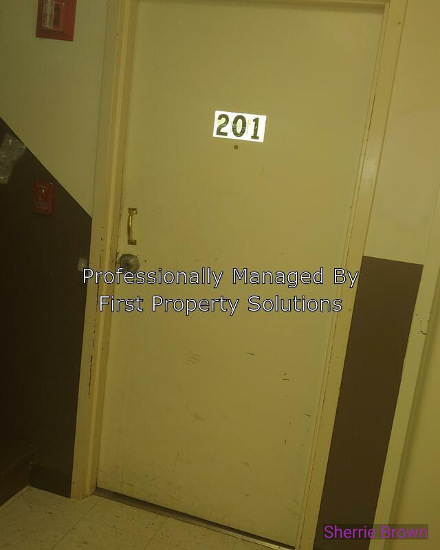 Building Photo - 945 Mercer St