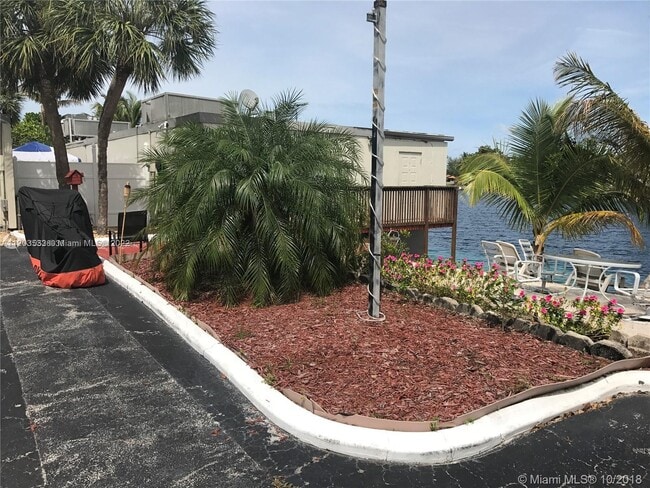 Building Photo - 6510 Miami Lakes Dr