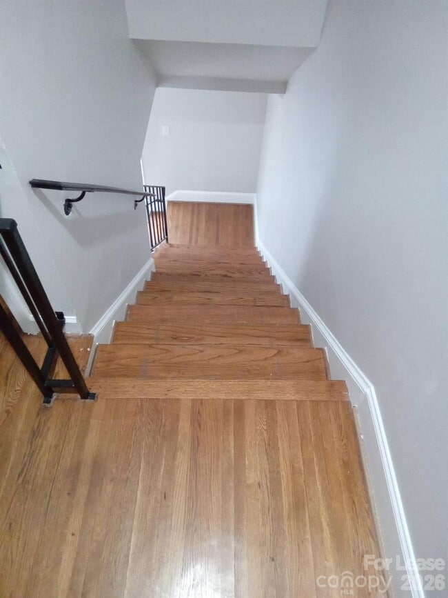 Building Photo - 764 W Franklin St