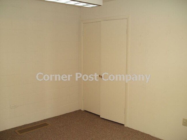 Building Photo - Nob Hill Office Space!