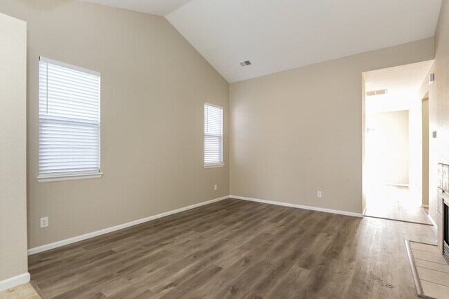Foto del edificio - 6802 W Remington Pl
