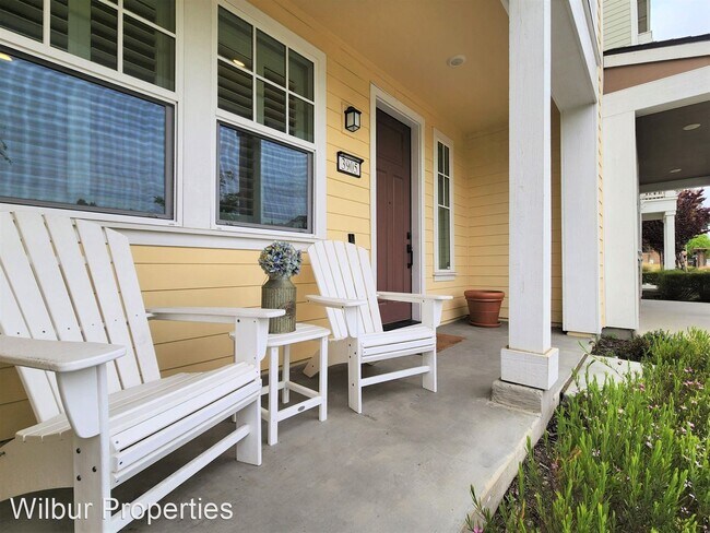 Building Photo - 2 br, 2.5 bath House - 3905 Pyramid Way