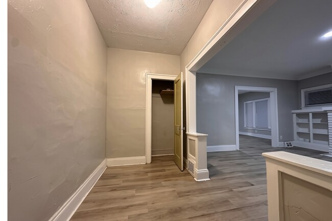 Building Photo - 3341 E 119th St