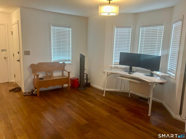 Building Photo - 42 Far View Cmns