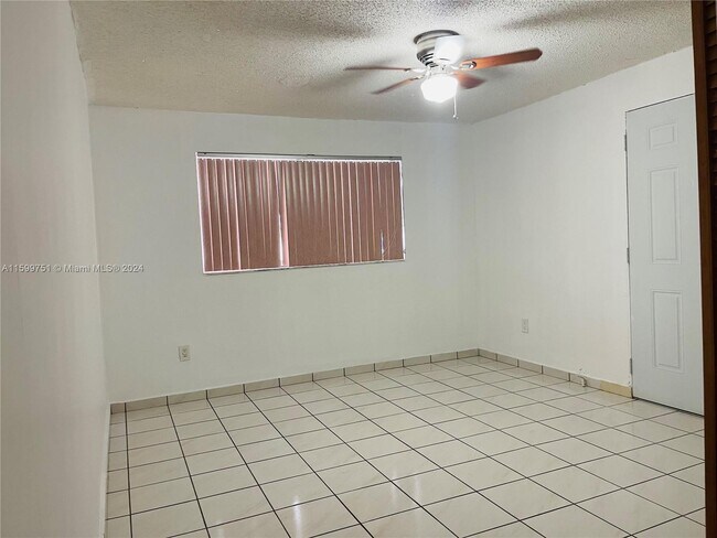 Foto del edificio - 533 E 61st St