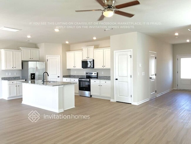 Building Photo - 3371 Fox Hall Dr