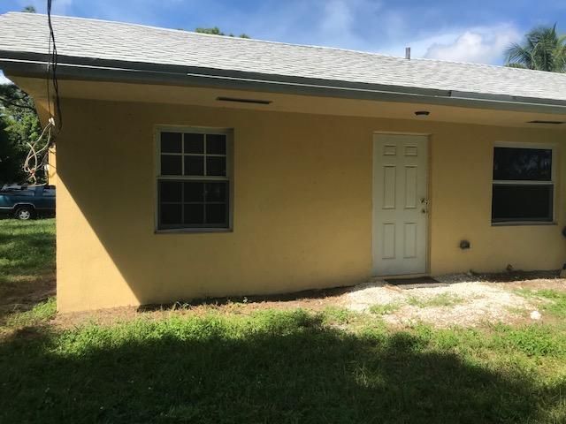 Building Photo - 2457 Sunset Dr