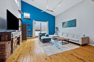 Building Photo - 815 Robin St