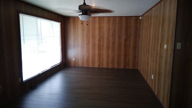 Building Photo - 214 Cain Ave