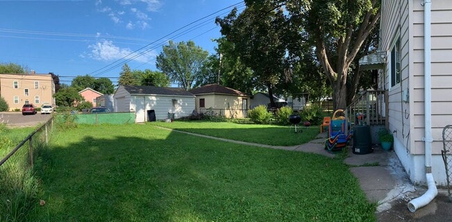 Building Photo - Beautiful Single Family home