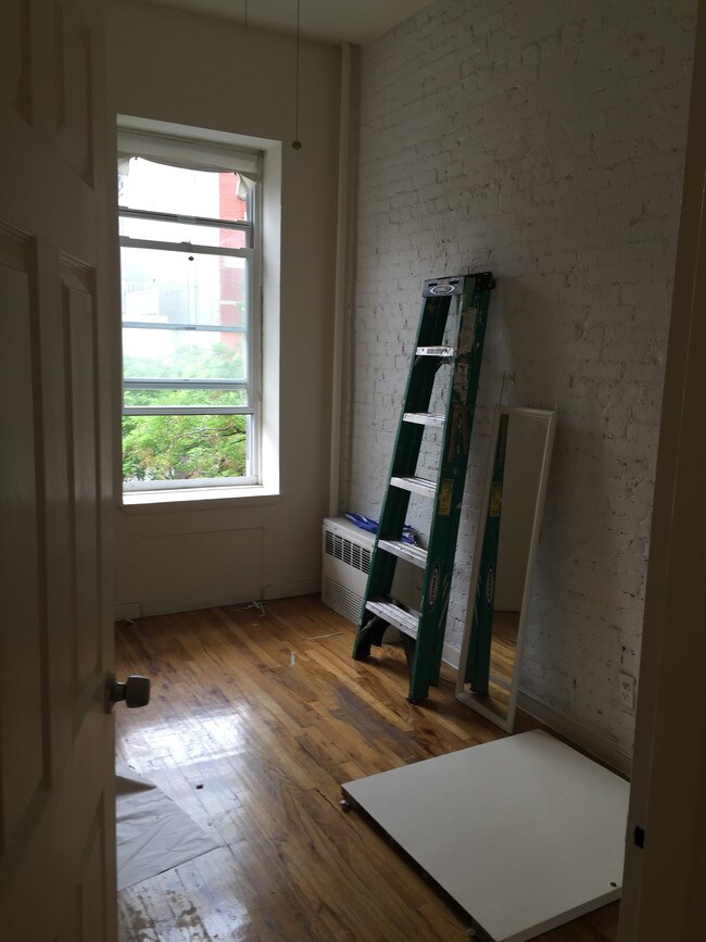 Building Photo - 115 W 82nd St