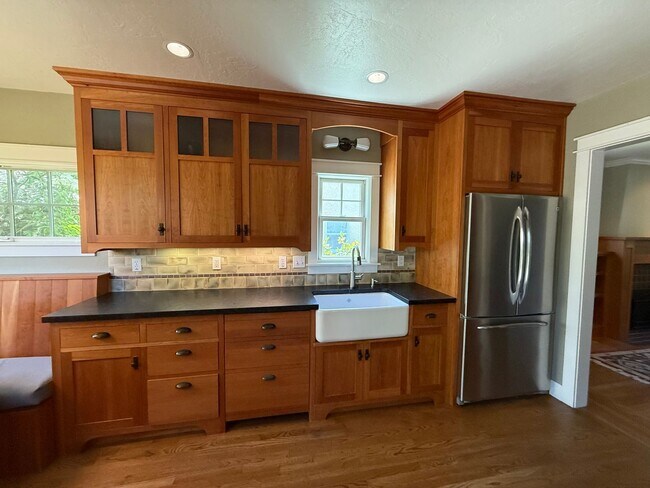 Foto del edificio - 2 Bedroom 1 Bathroom Updated Single Family...