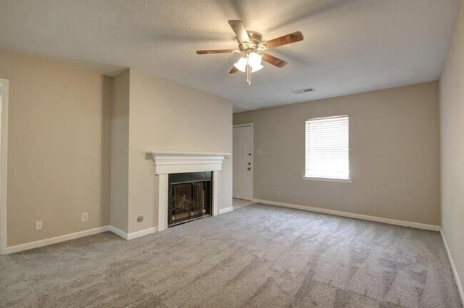 Building Photo - 925 Westland Dr SW