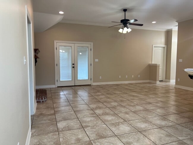 Building Photo - Close to Barksdale Air Force Base... Gated...