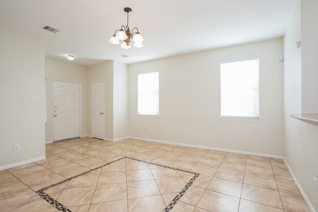 Foto del edificio - 4838 Montclair Hill Ln