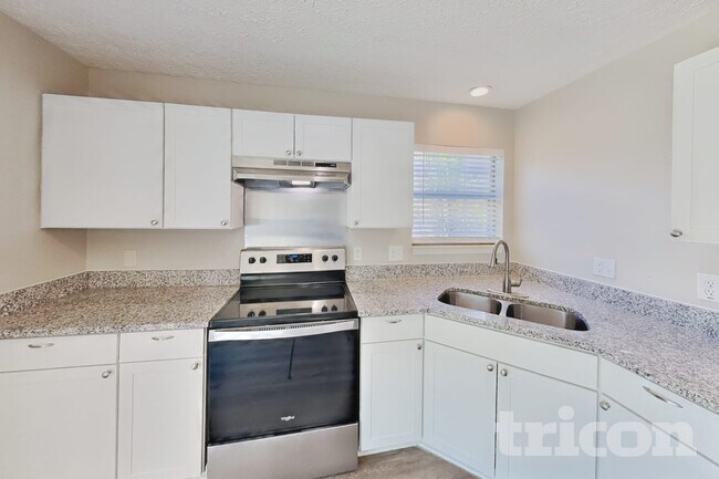 Building Photo - 2773 Riverbend Dr