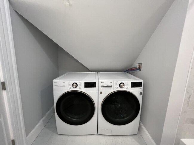 Foto del edificio - 4.0 bedroom in Somerville Massachusetts 02144