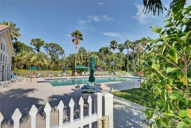 Foto del edificio - 6789 SE Warwick Ln