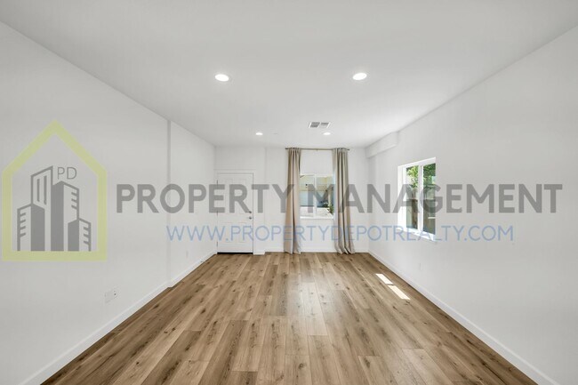 Foto del edificio - Modern & Spacious 5BD/3BA Home in South Sa...