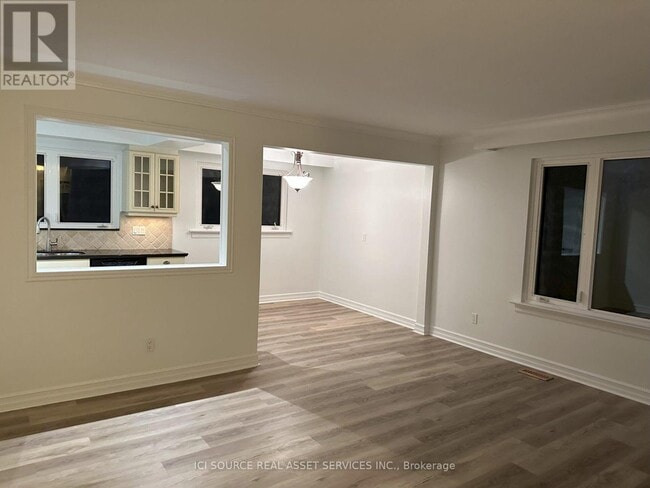 Building Photo - 570 Wingrove Crescent